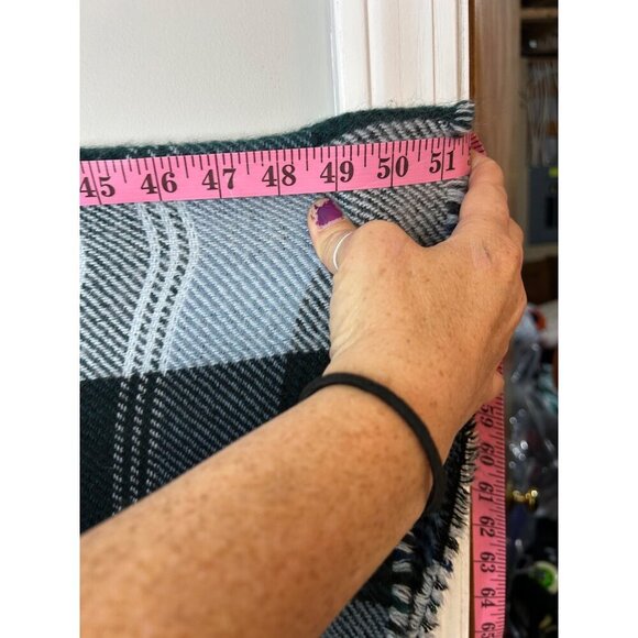 Steve Madden Blue Plaid Cozy Soft Preppy Country Western Shawl Women's OSFM GUC - Picture 6 of 6